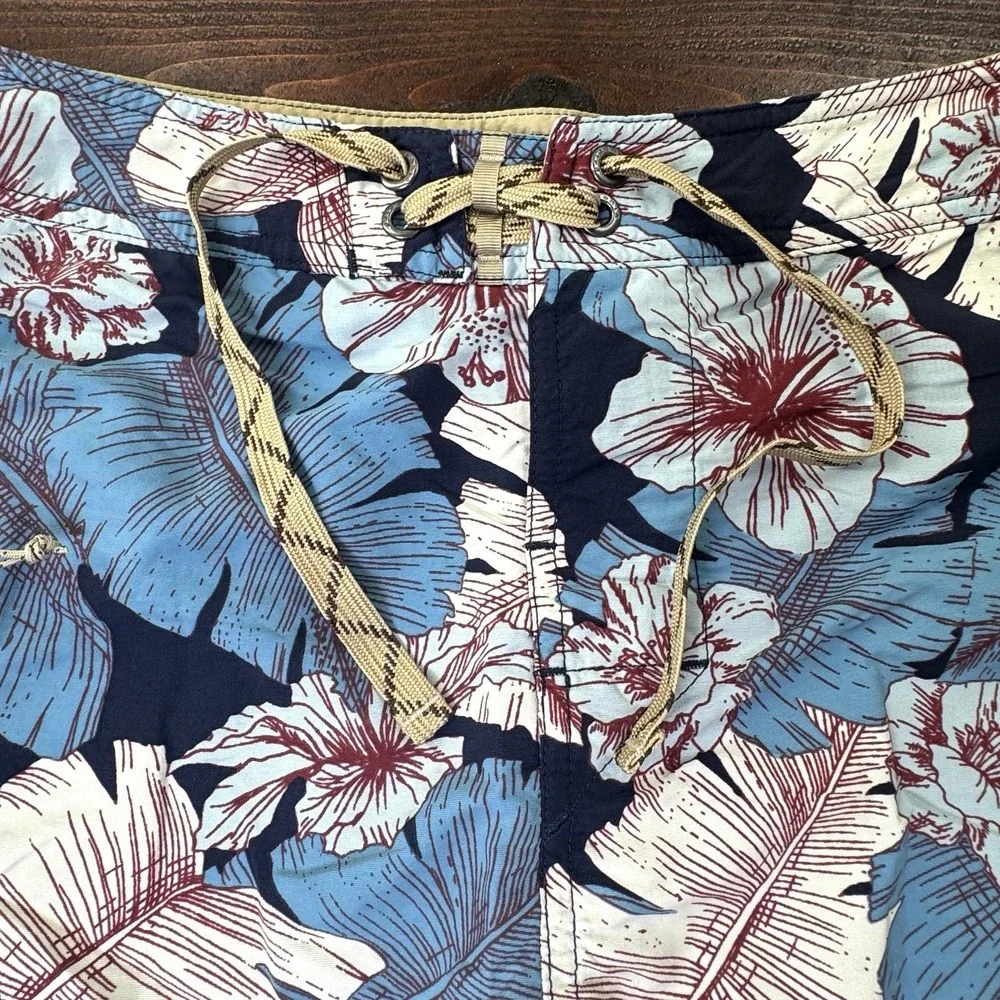 Patagonia Wavefarer‎ Board Shorts  Men's 34 Floral Hawaiian Fronds Nylon